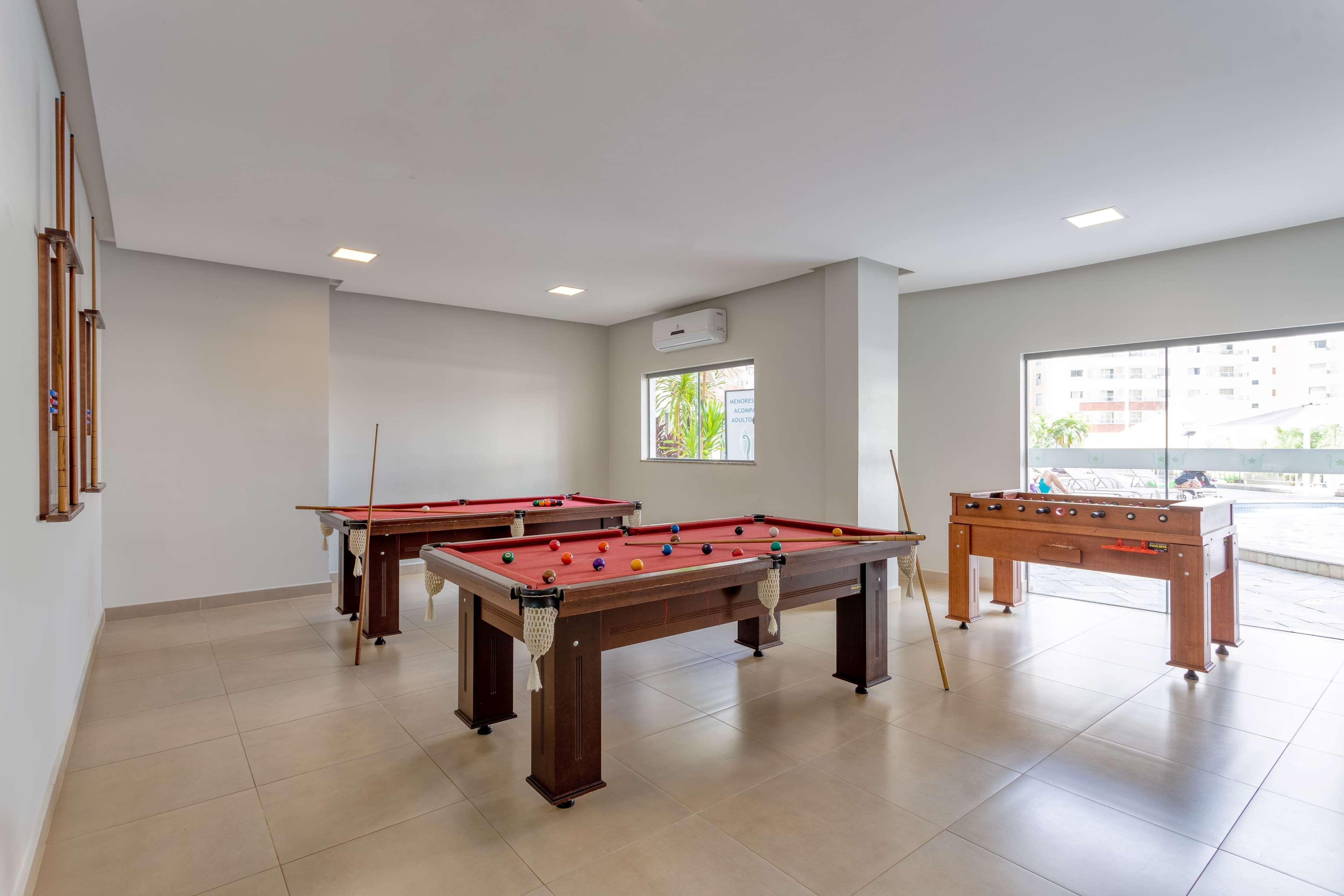Wyndham Olimpia Royal Hotels Exterior foto A pool table and a foosball table