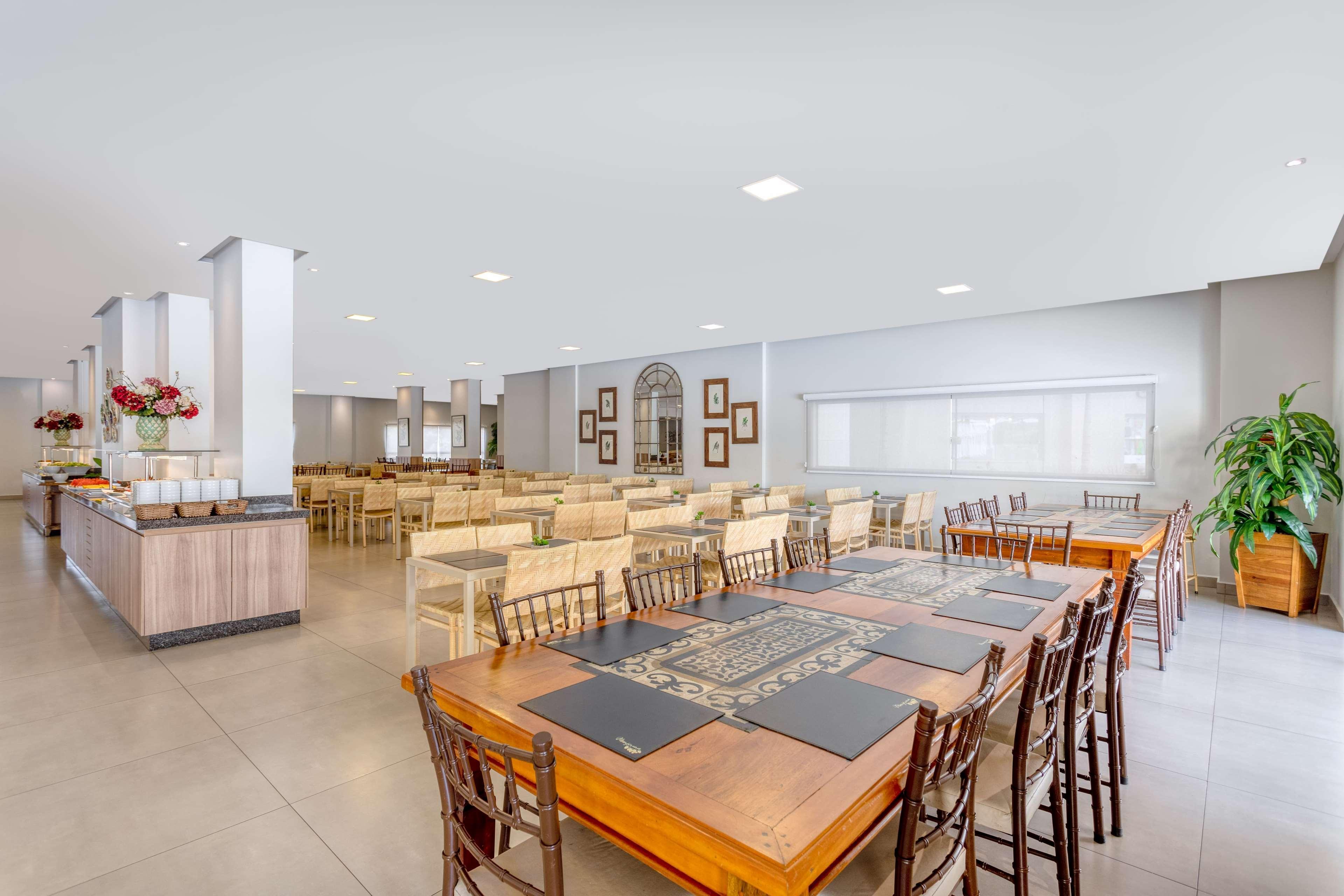 Wyndham Olimpia Royal Hotels Exterior foto The dining room